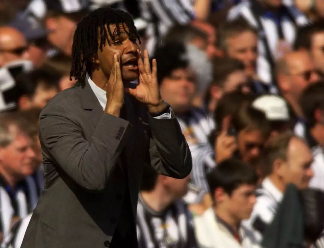 小梁观世界丨绿茵场里的“橙色闪电”