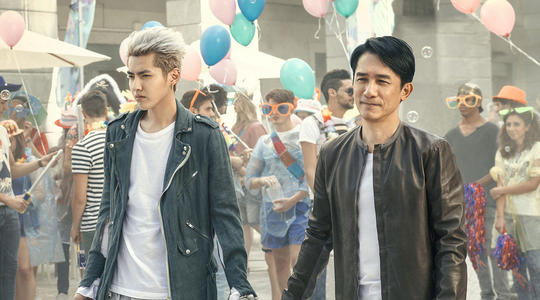 妈妈报警、六六道歉、资本弃子,到底谁令吴亦凡一步步跌落神坛?