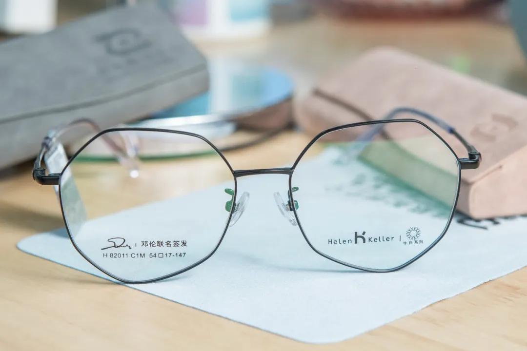 蔡司依视路眼镜店一般打几折,眼镜店蔡司依视路几折