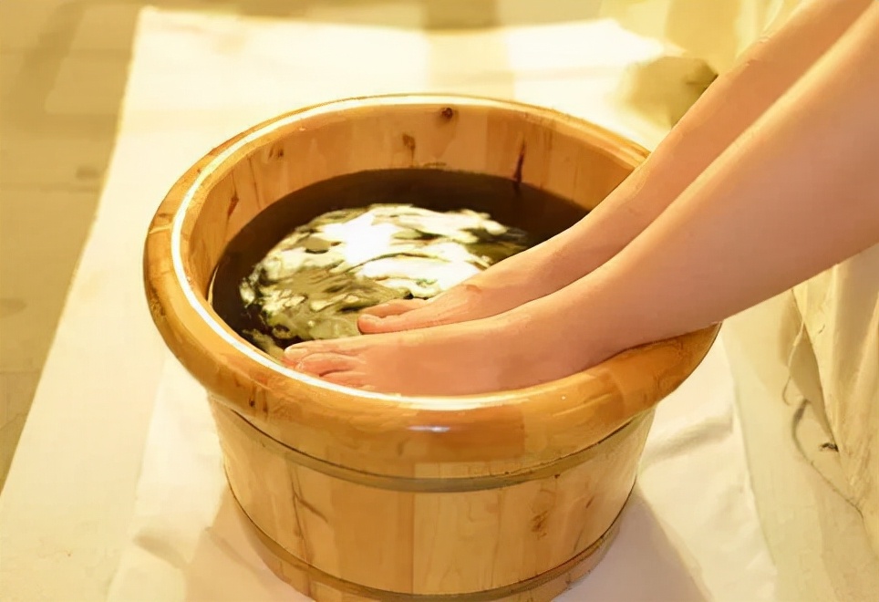 警惕高跟鞋给你带来的十大伤害,高跟鞋对脚有什么危害