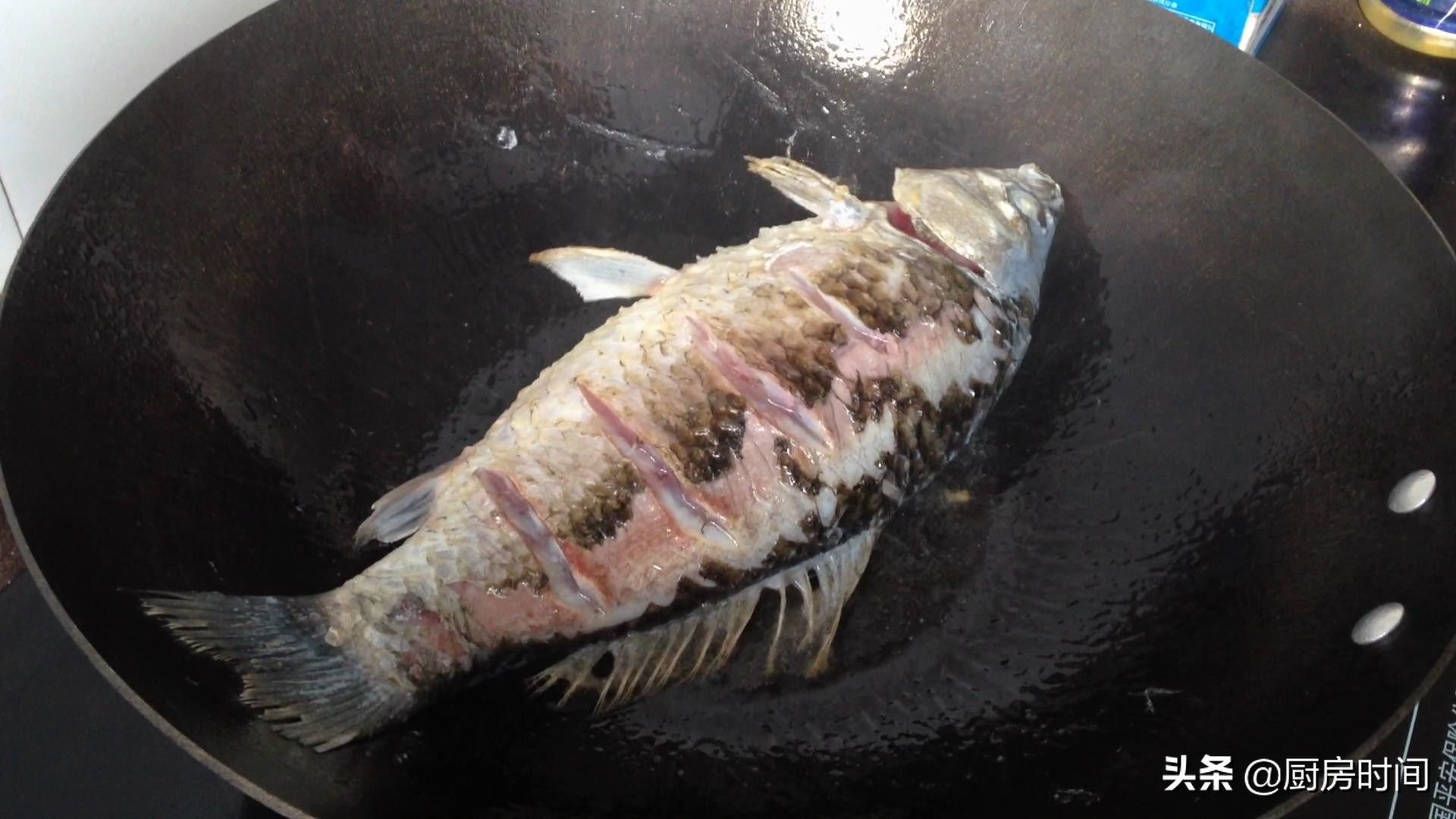 为什么你熬的鱼汤不白,为什么你做的鱼汤不浓教你一招