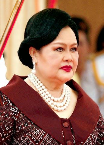 泰国贵妃戴红宝石露脸,泰国贵妇戴夸张首饰参加晚会