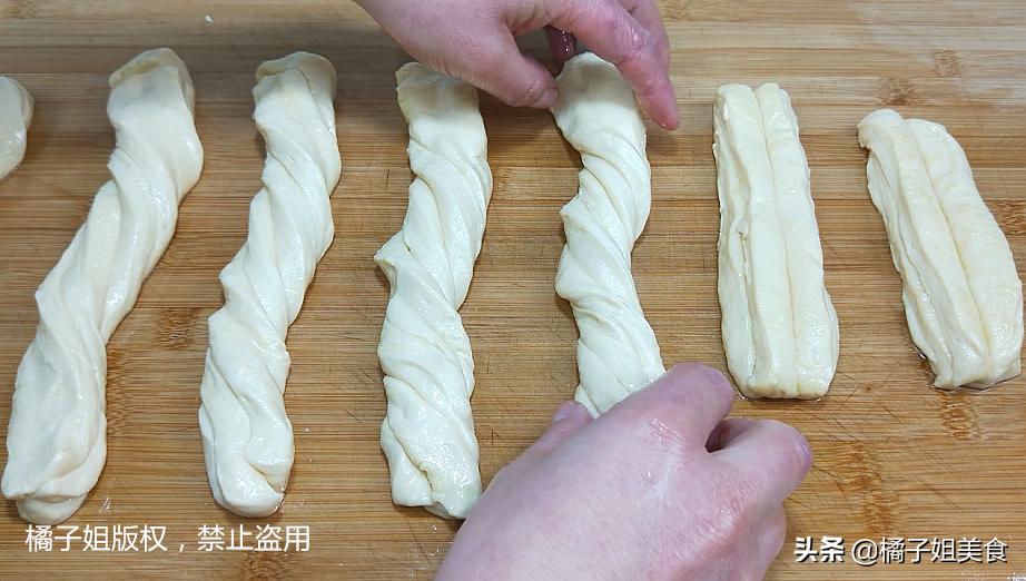 油条的家常做法酥脆空心不用等,油条的做法蓬松酥脆干净卫生