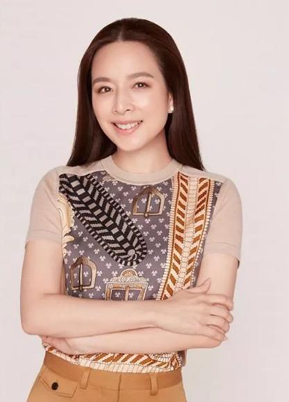 泰国女首富伍伦盼足球,泰国女足总经理伍伦盼写真