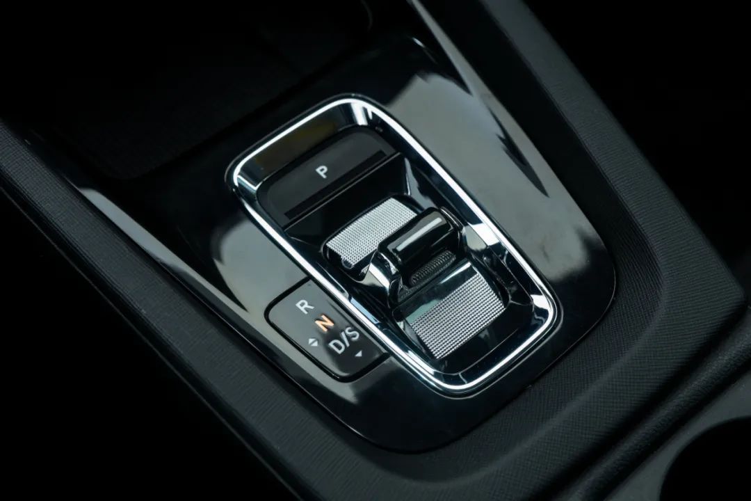 比高尔夫便宜一大截！斯柯达明锐Pro正式预售，13.89-15.99万元