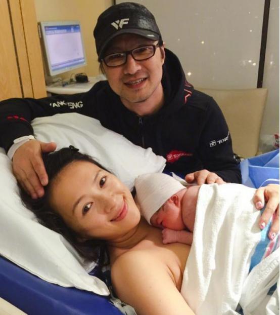 产后胀奶有硬块会疼如何疏通乳管,产后乳胀