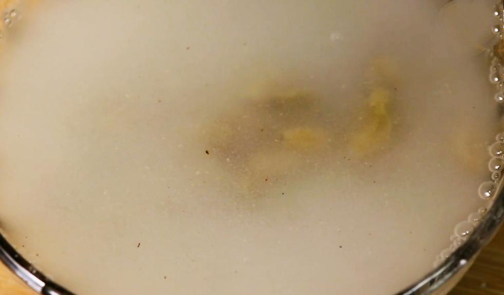 葡萄干怎样洗才干净又好吃,葡萄干用清水洗了再烤干行吗