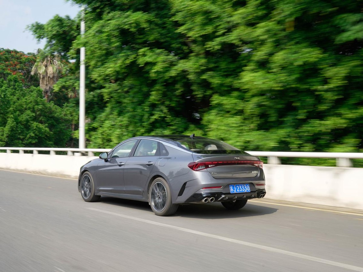 新款起亚k5凯酷安全性怎么样,起亚k52014款2.0latluxury