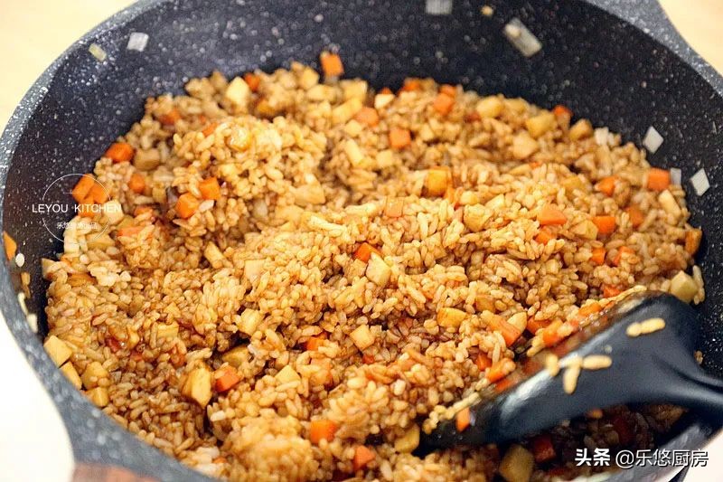 午饭简单快速好吃炒饭,下班到家吃什么