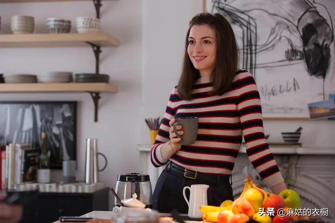 实习生里安妮海瑟薇的衣服品牌,安妮海瑟薇实习生穿搭