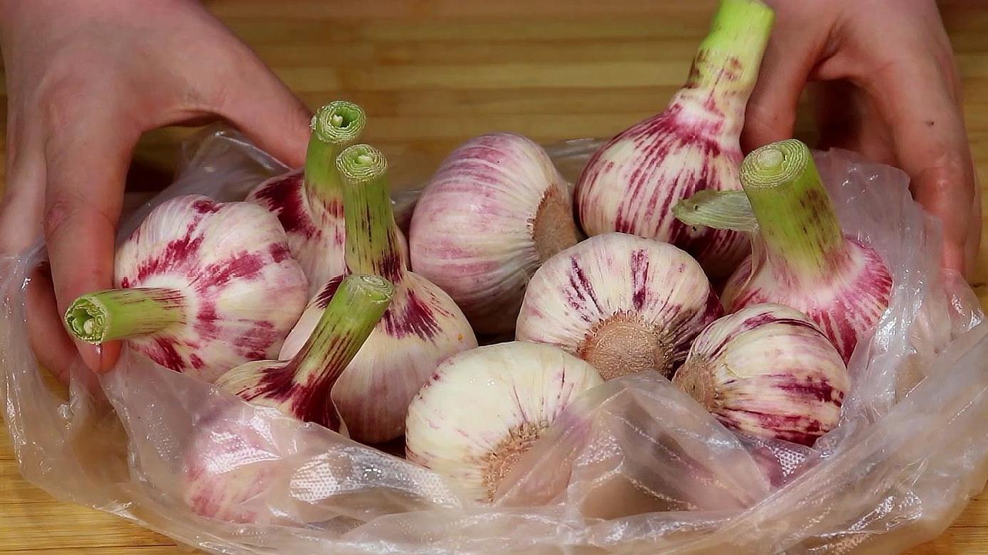 大蒜最简单的腌制方法,不加糖腌制10斤大蒜的正确方法