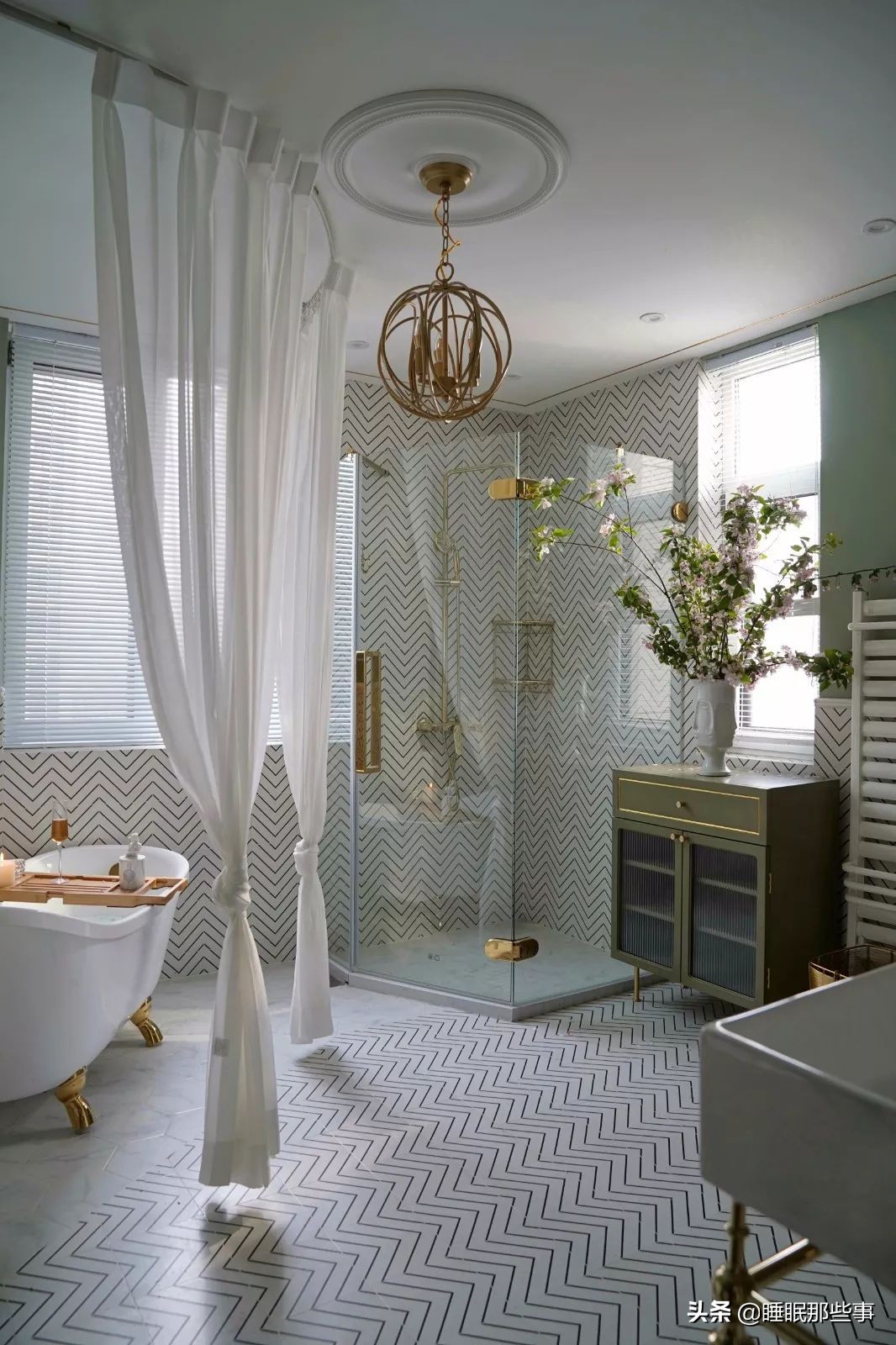 看了一眼她家的绿墙,我觉得我家还可以再抢救一下