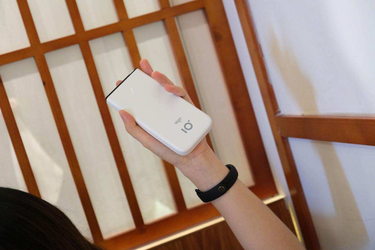 女生都是颜值*党**！像aigo国民好物充电宝就合女友的审美