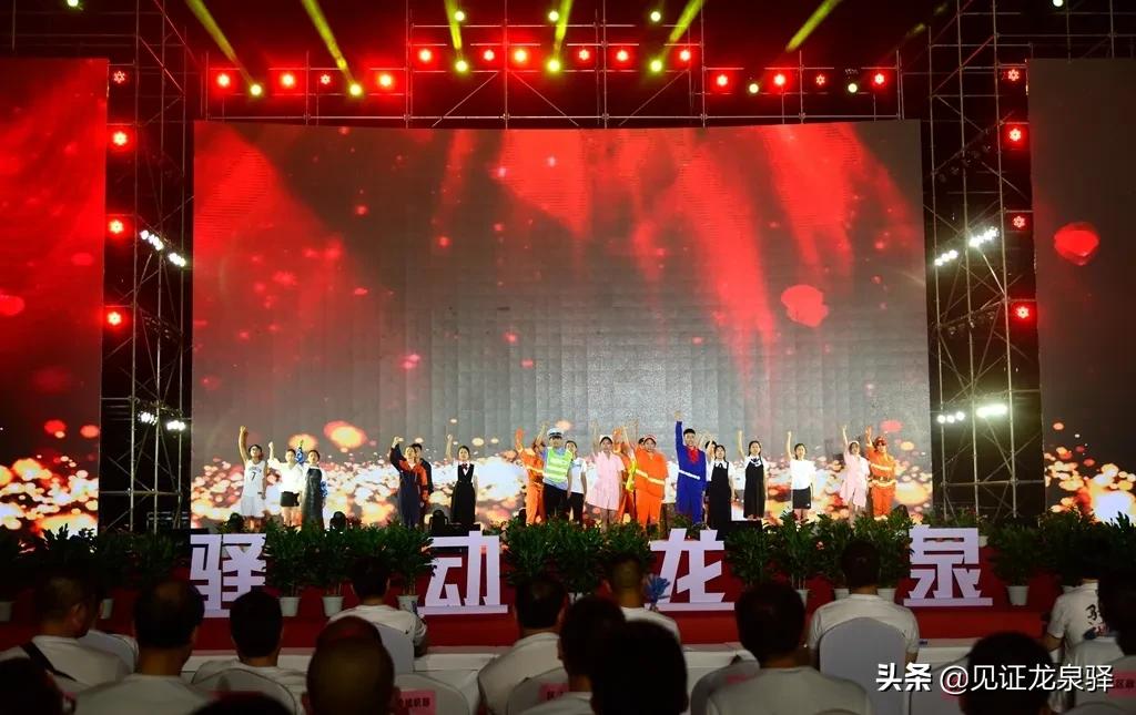 运动会无人机入场超燃,成都迎大运无人机表演