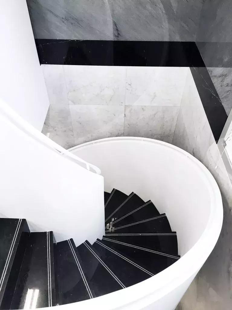 全世界最豪华的奢侈品店楼梯设计，只有大理石才配得上