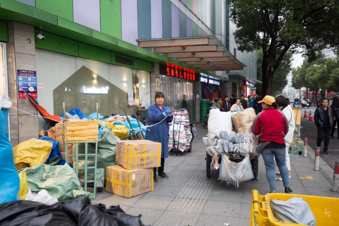 四季青男士毛衣大甩卖宽松轻薄,四季青女装清仓特价毛衣白色