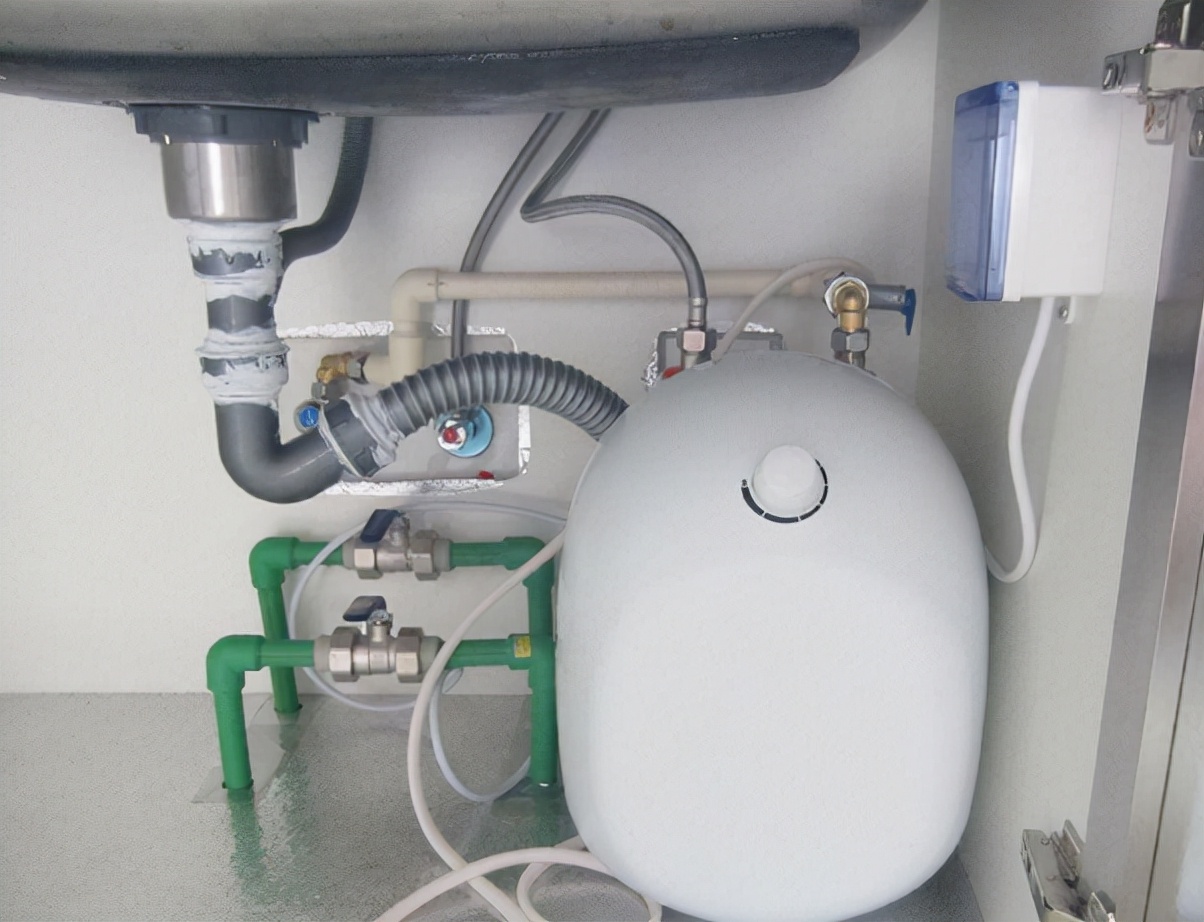 小厨宝跟电热水龙头哪个好用,电热水龙头和小厨宝哪种好