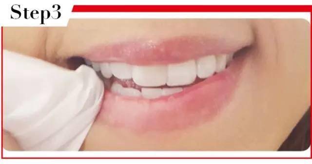 口红推荐涂上非常滋润非常光滑,再贵的口红涂了质感也不好