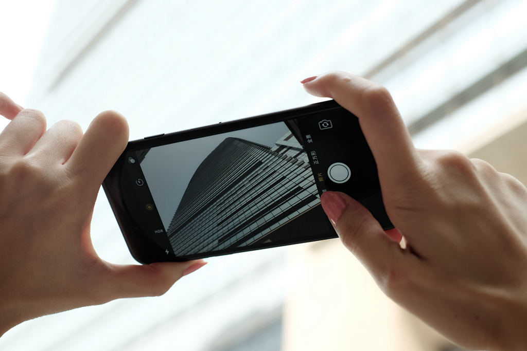 苹果旗舰机和安卓旗舰机屏幕对比,苹果的屏幕真的比安卓旗舰好吗