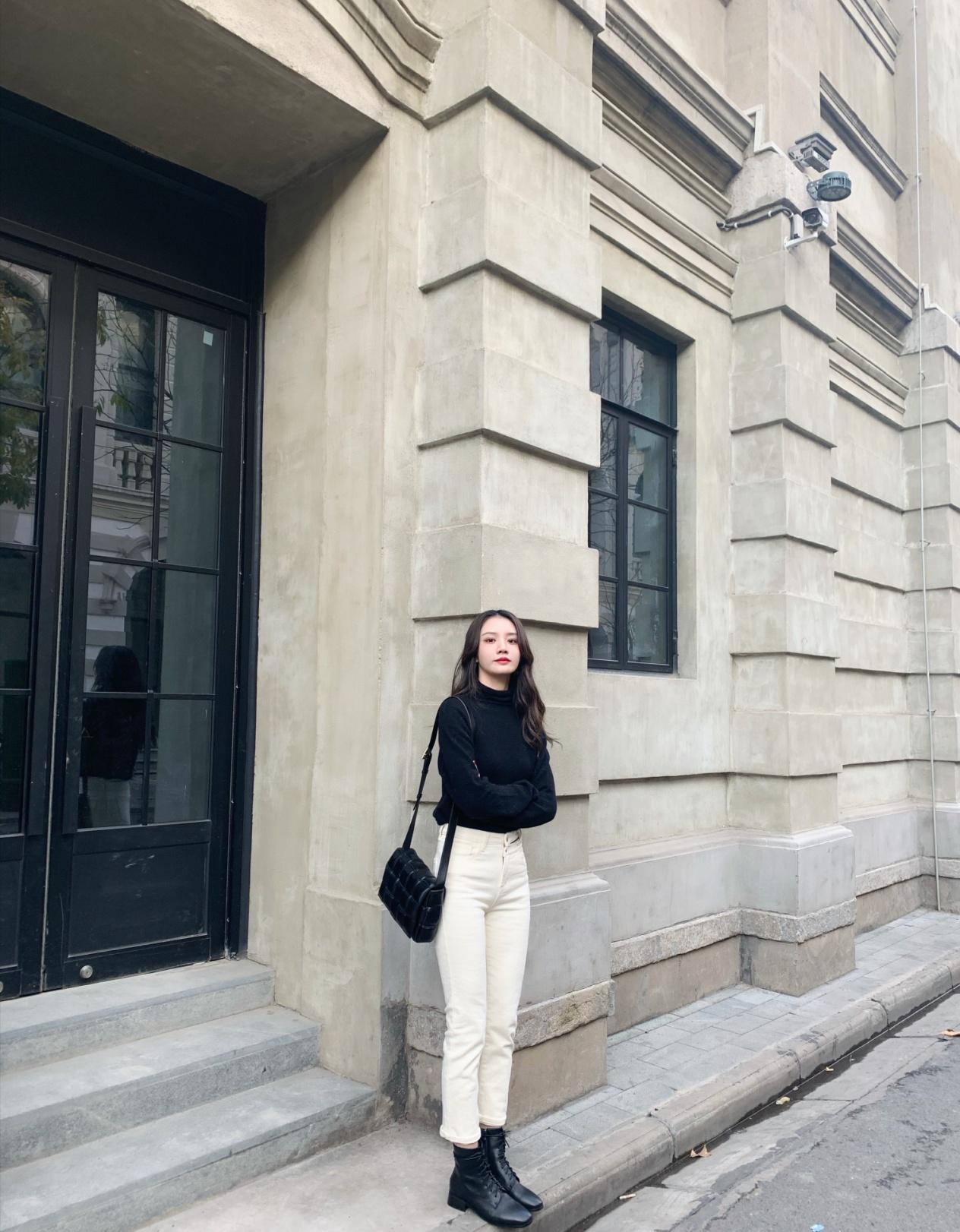 黑色大衣搭配什么颜色毛衣显高级,内搭毛衣也不含糊穿上这些美到爆