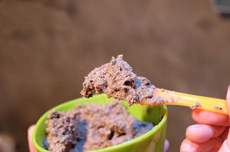 软软的泥土怪，脏脏的“鸡饲料”，竟然有护肤补水的神力？