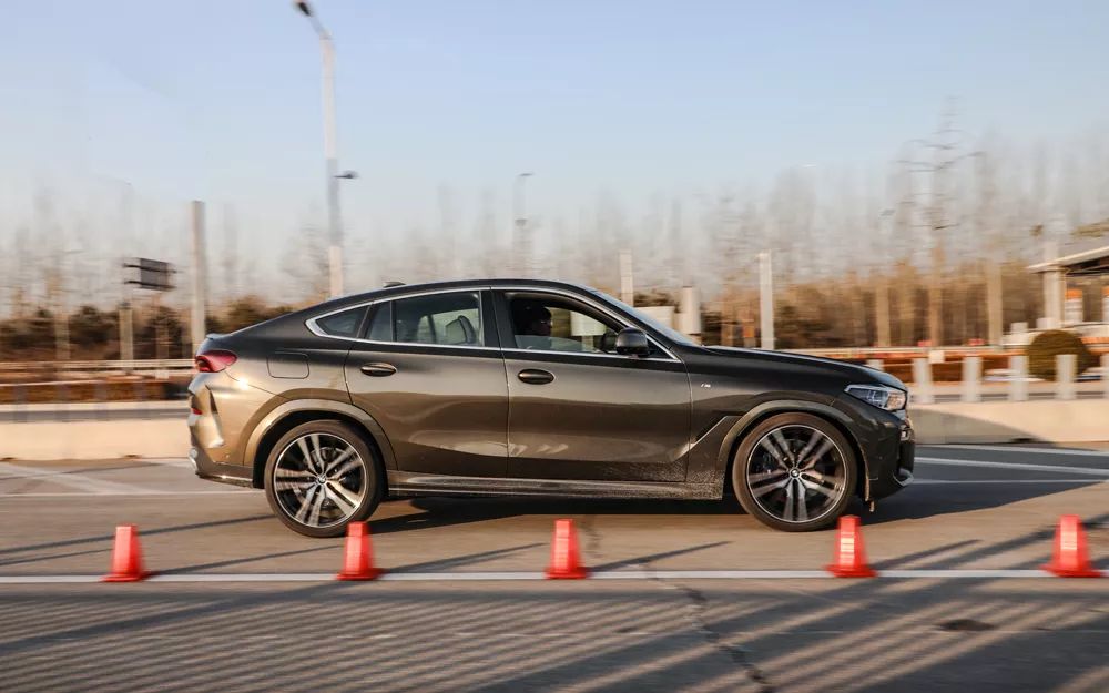 宝马x6全新2.0t油耗测试,宝马x6操控性与质量怎样