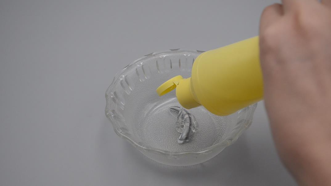 厨房玻璃有油怎么擦干净,厨房油玻璃怎么擦才干净