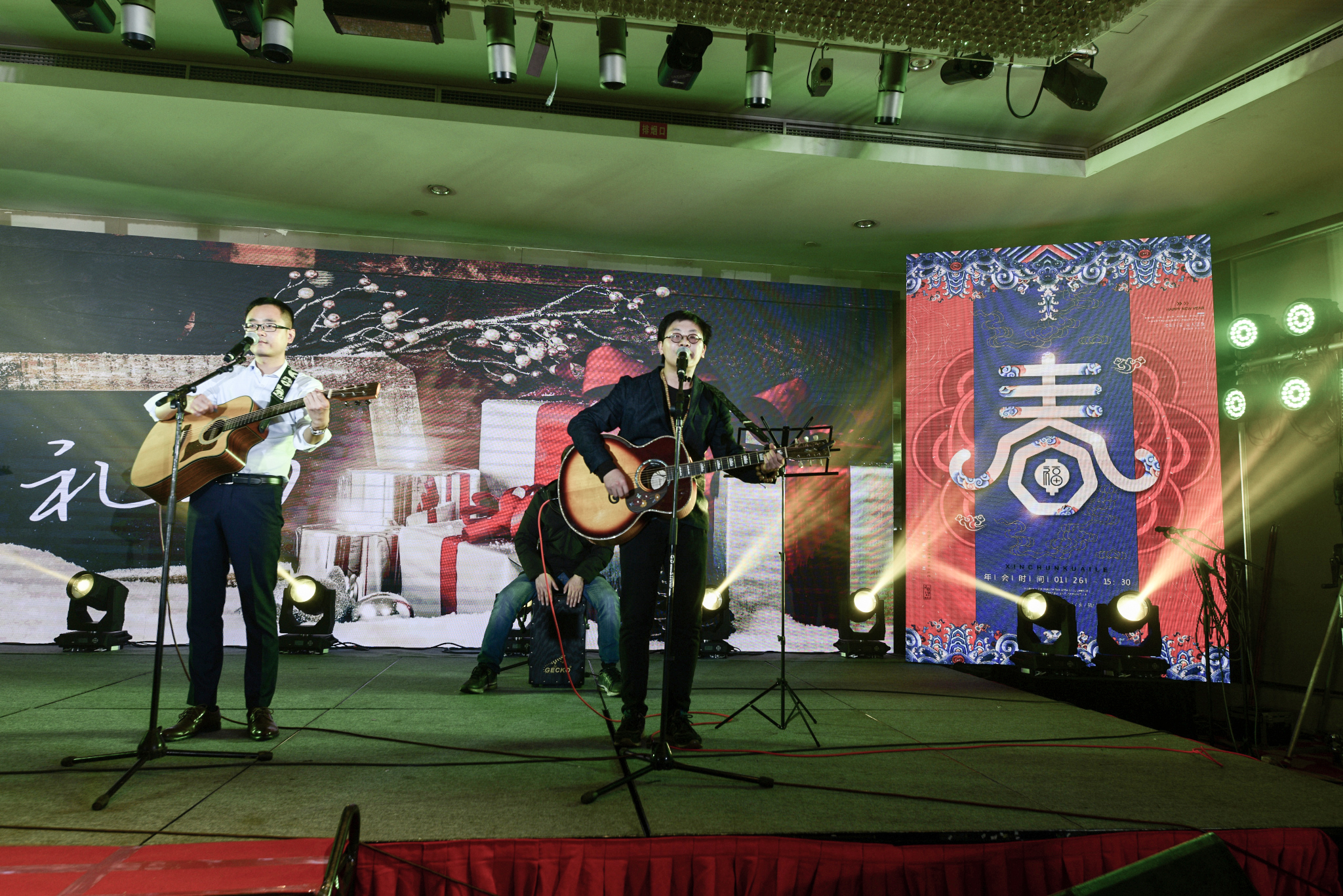 超越蝶变拜年视频,超越蝶变升华主持稿