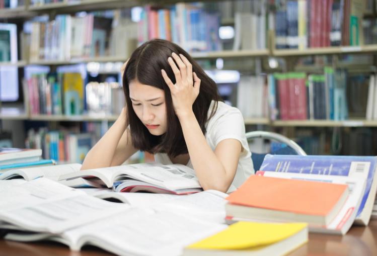 律师事务所工作好还是公务员好,法学就业真实现状律师事务所