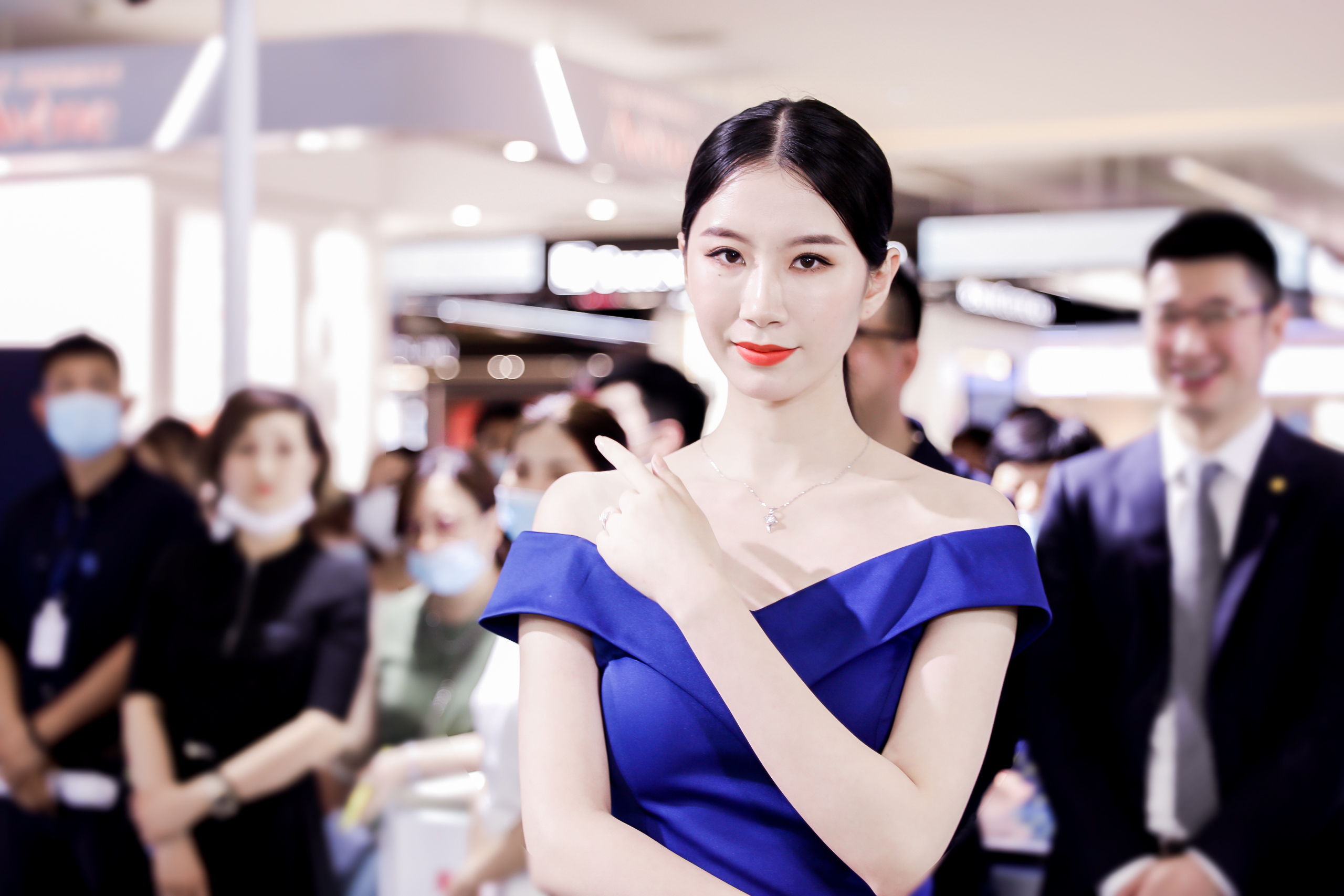 「由心开始·铂金」2020铂金新品巡展于南京中央商场盛大开启