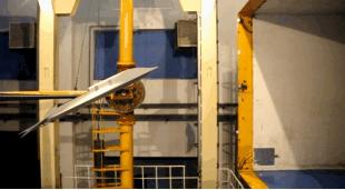 轰20验证机模型在吹风洞？小展弦比翼尖可动，比B2看起来更隐身