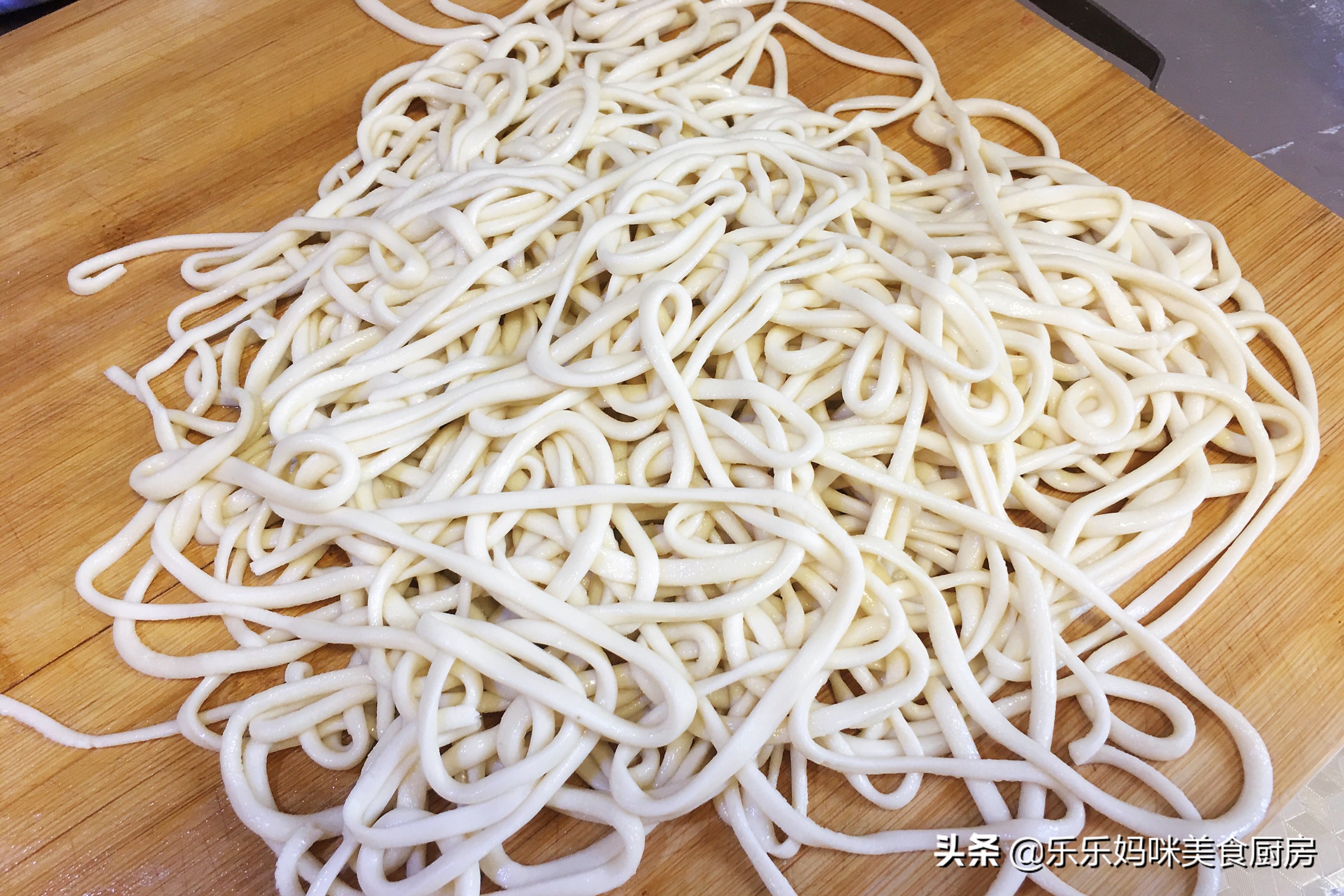 拉条子面怎么一拉就断,拉条子拌面怎么和面不会断