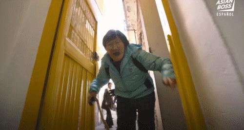 7旬老太太家里堆垃圾场,82岁老妇住地下室五年