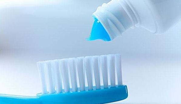 牙龈萎缩出血用什么牙膏最好,牙龈出血用什么刷牙治好