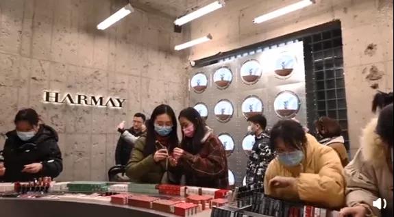 化妆品小样的算盘,把年轻人都盘进去了