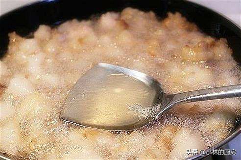 熬猪油放盐为什么不化,熬猪油为什么要放盐和姜