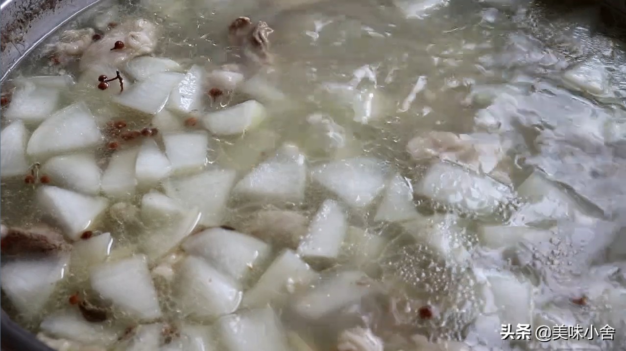 炖羊肉汤记住不要直接炖,炖羊肉汤的正确方法和步骤