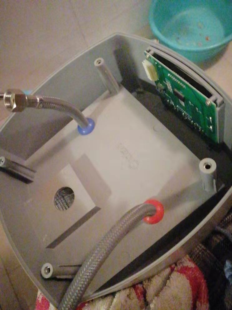 电热水器镁棒螺丝锈死怎么办,电热水器镁棒锈死拿不下来