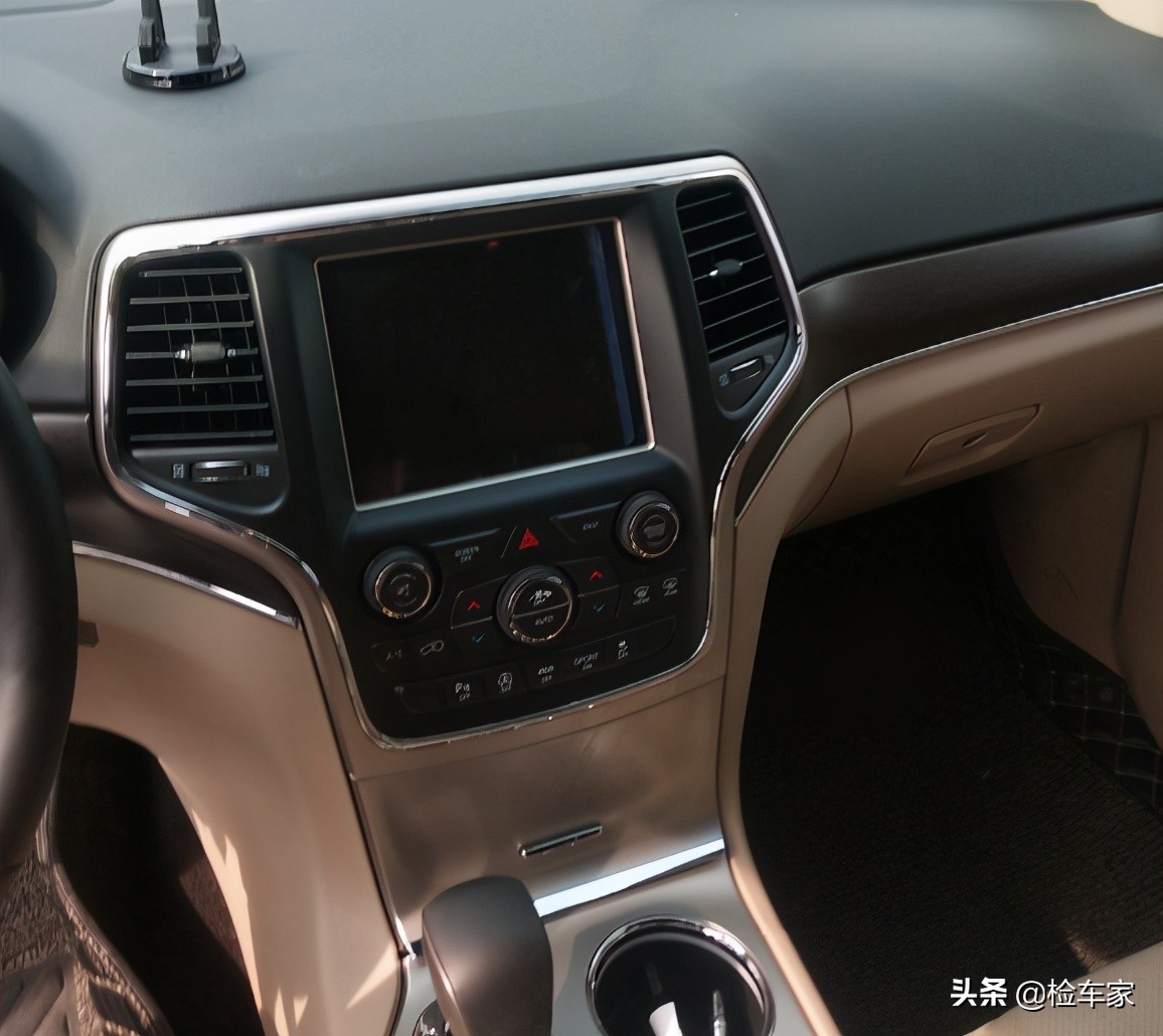 经典款大切诺基越野车,大切诺基越野最好的车型