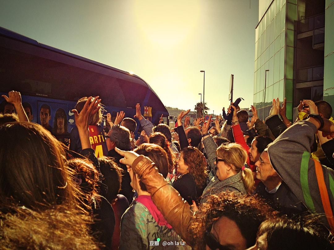 巴塞罗那足球之都,巴萨在诺坎普大战巴黎