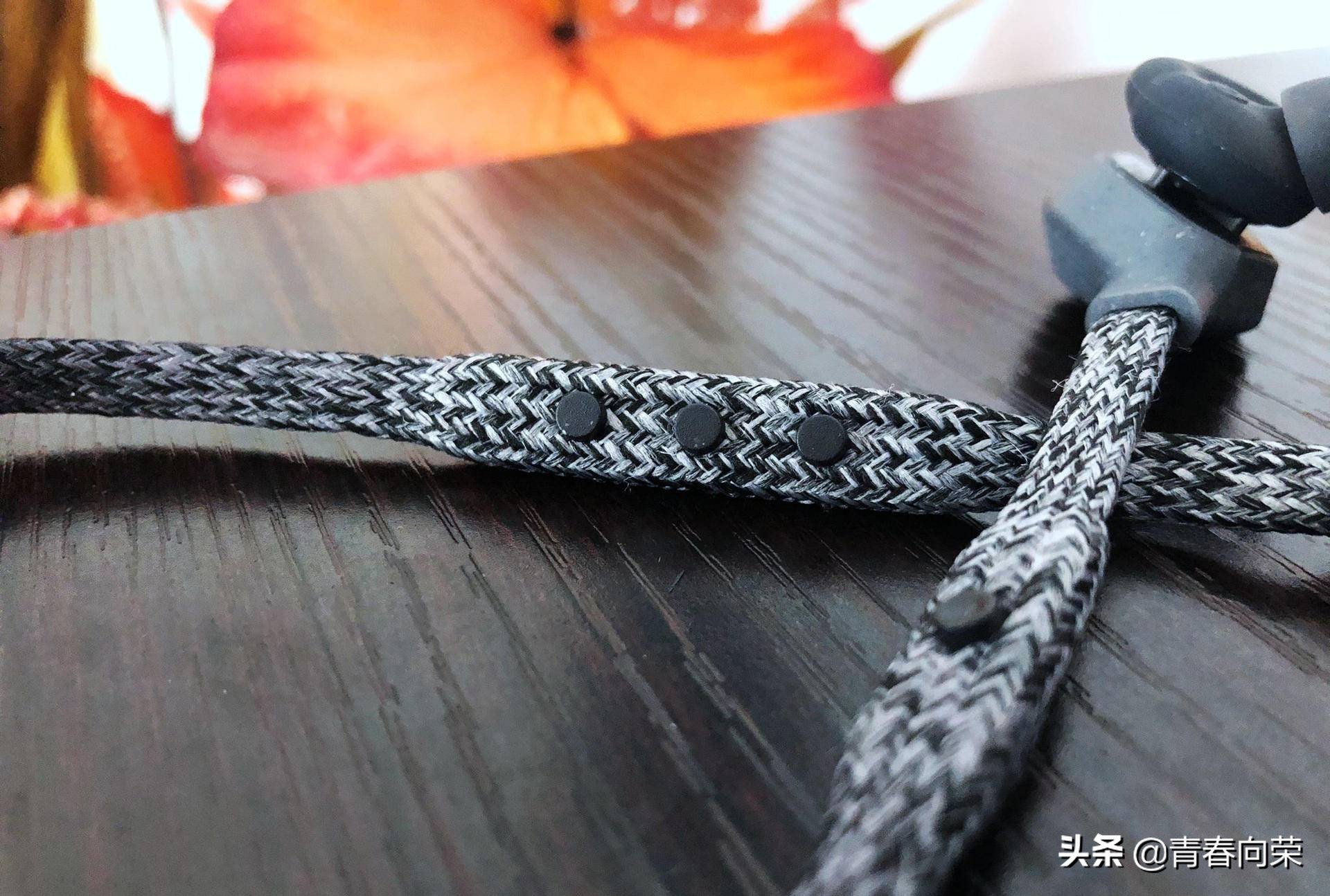 来自阿迪达斯的跨界暴击！AdidasFWD-01蓝牙运动耳机