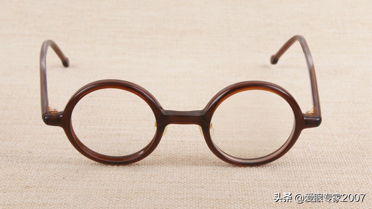 眼镜坏了没有胶带和胶水怎么补救,眼镜坏了去维修要钱吗