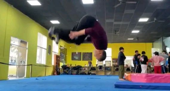 体操王子李宁1984自由操,体操王子李宁视频大全集