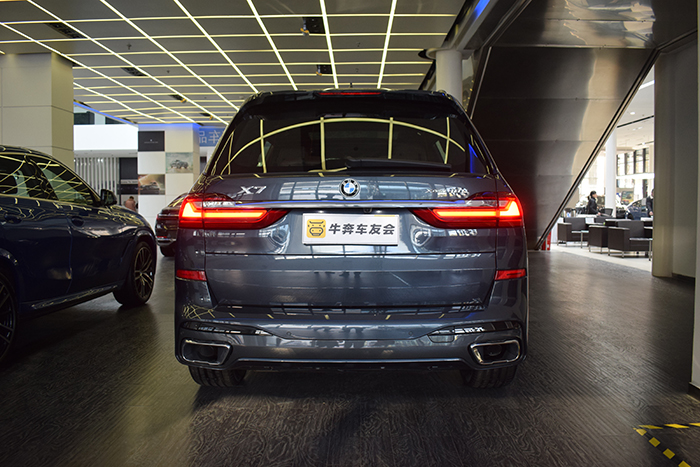 宝马x750i试驾视频,宝马x72022款试驾