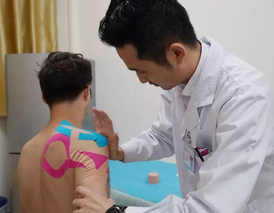 肌肉拉伤如何做康复训练,肌肉拉伤该怎么做康复运动