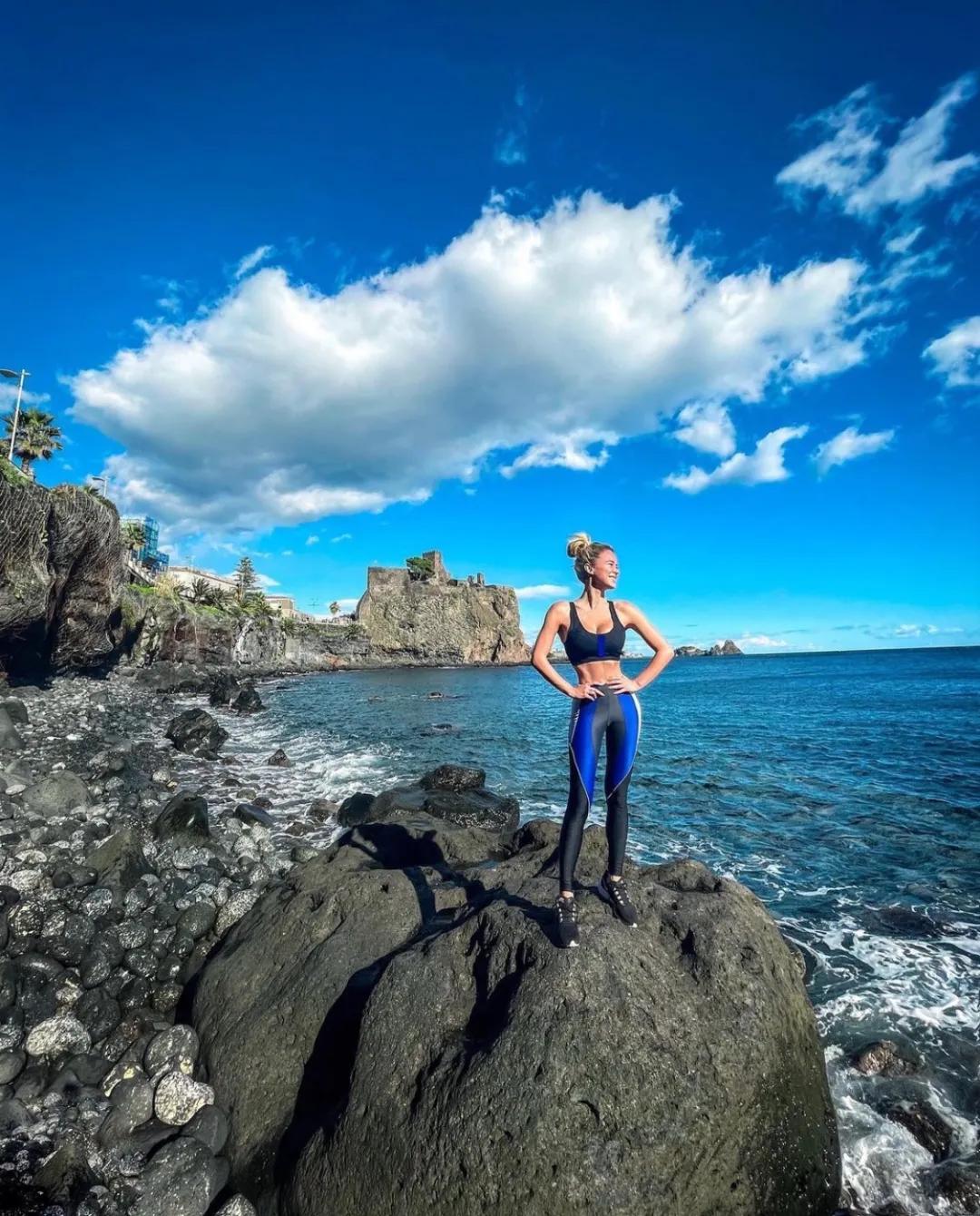 意大利宅男女神!36D好身材,700万粉丝被她撩疯了