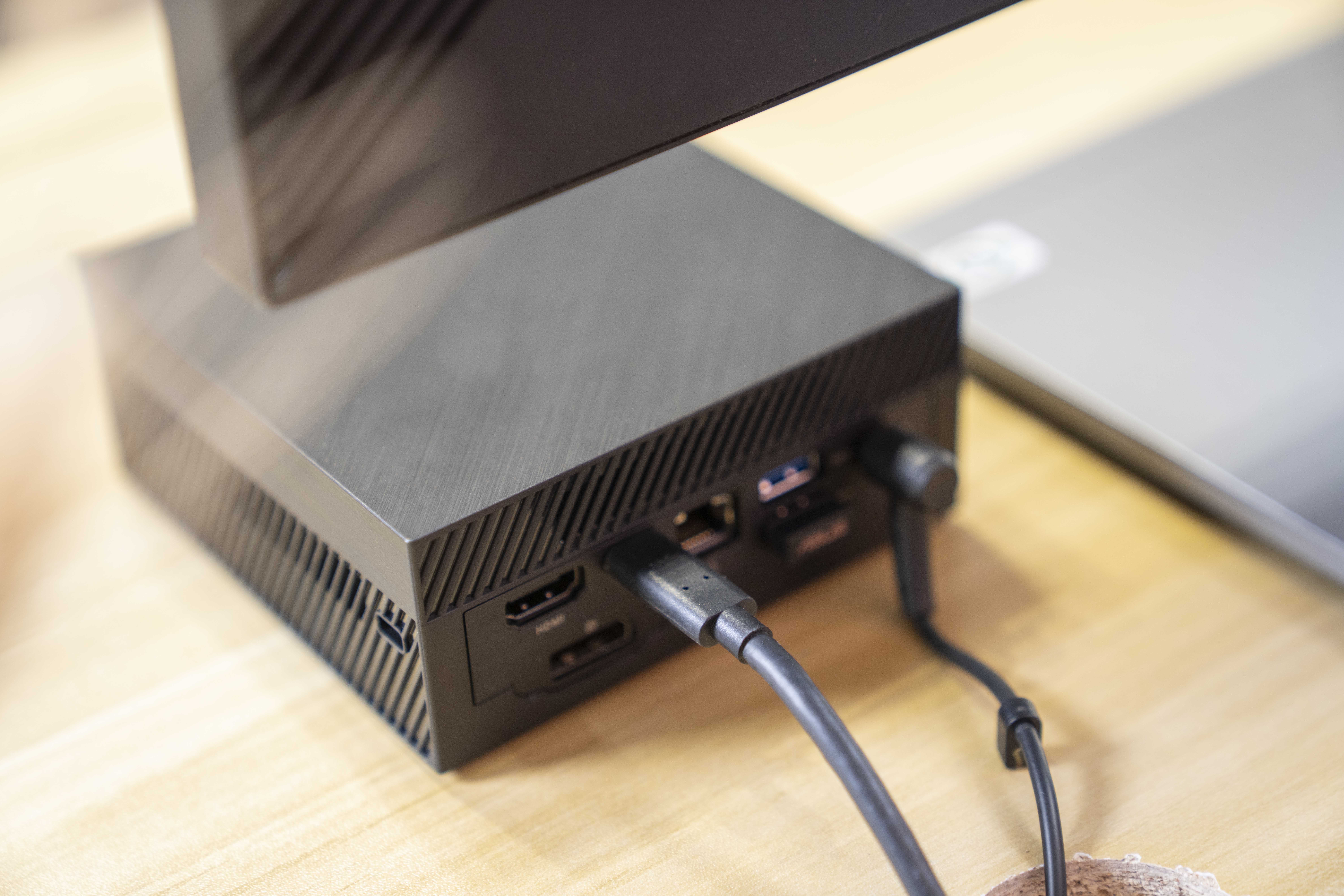 告别凌乱桌面提升办公效率：华硕ProMiniPCPN61