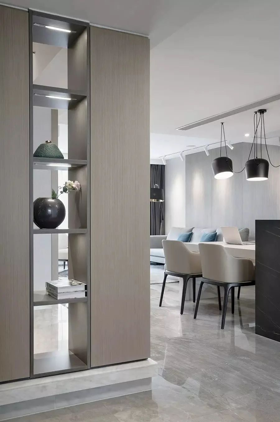 复式楼现代轻奢装修风格木饰面,现代简约风格灰白装修小户型