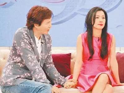 张庭夫妇捐款2000万抗疫！曾因纳税21亿上热搜，微商真这么赚钱？