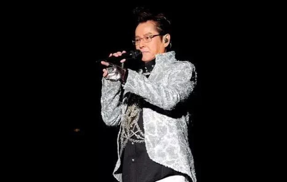 谭咏麟十首经典歌曲现场版,谭咏麟第一次唱的一首歌